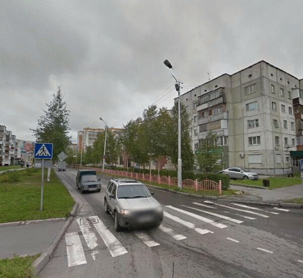 Банкомат Ханты-Мансийского Банка по адресу улица Бажова 10